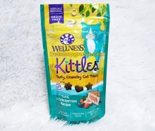 Snack Kucing Wellness Kittles Grain Free Tuna & Cranberries Recipe 2oz