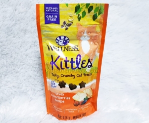 Snack Kucing Wellness Kittles Grain Free Turkey & Cranberries Recipe 2oz